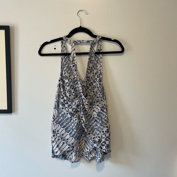 Open back tank/blouse, excellent condition! - Picture 2 of 6